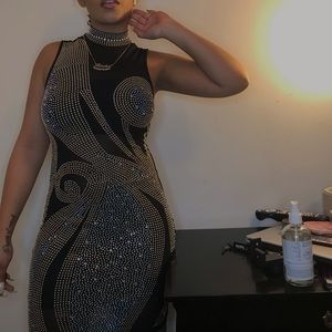 Hello,I am selling this beautiful Black mesh dress